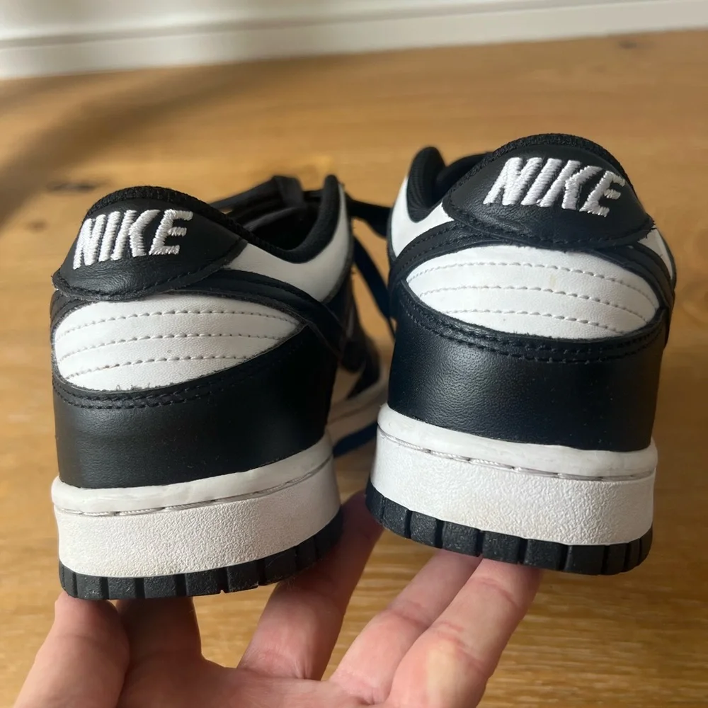 Nike 7Y Black White Low-Top Sneakers - Picture 3 of 5
